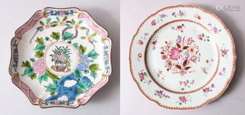A 19TH CENTURY CHINESE FAMILLE ROSE SAUCER DISH, painted decoration to depict floral scenes , the