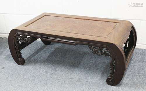 A GOOD 19TH CENTURY CHINESE HARDWOOD OPIUM / LOW TABLE, with scrolling sides met by open end