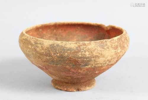 A 2000 YEAR OLD INDUS VALLEY AFGHANISTAN CIRCULAR POTTERY BOWL, 12cm diameter.