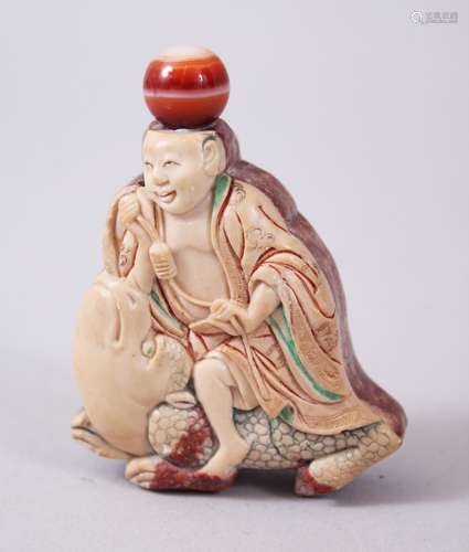 A VERY UNUSUAL 19TH CENTURY CHINESE SOAPSTONE / HARDSTONE SNUFF BOTTLE OF SHOUSHAN & TOAD, the