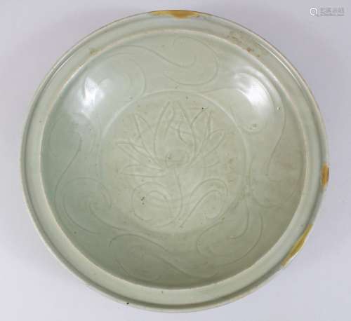 A GOOD CHINESE 15TH CENTURY MING DYNASTY CELADON LONGQUAN MOULDED PORCELAIN DISH, the interior