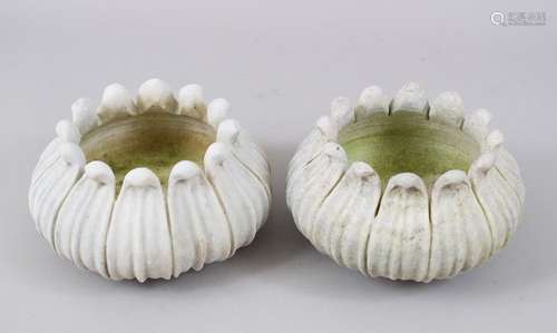 A GOOD PAIR OF INDIAN MARBLE LOTUS FLOWER URNS / JARDINIERES, 12.5cm high x 20cm diameter.