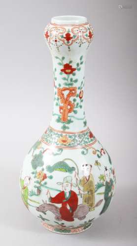 A CHINESE WUCAI PORCELAIN BOTTLE VASE, the body of the vase with decoration depicting figures and