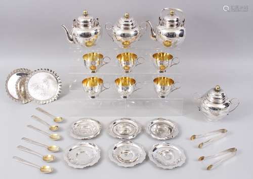 A GOOD 19TH / 20TH CENTURY JAPANESE STYLE 26PC SOLID SILVER & GILT TEA SET, the set consisting of