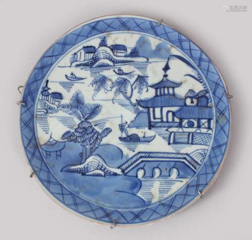 AN 18TH CENTURY CHINESE BLUE & WHITE PORCELAIN CHARGER SECTION, the dish depicting scenes of