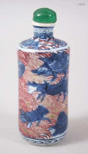 AN UNUSUAL 18TH CENTURY QIANLONG CHINESE BLUE & WHITE UNDERGLAZE RED PORCELAIN SNUFF BOTTLE, the