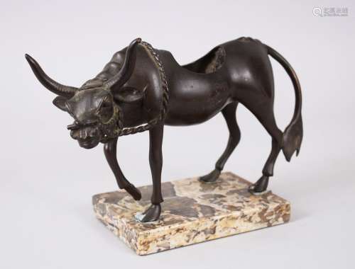 A GOOD CHINESE BRONZE FIGURE / CENSOR IN THE FORM OF A BULL, with its marble stand, 19/20th century,