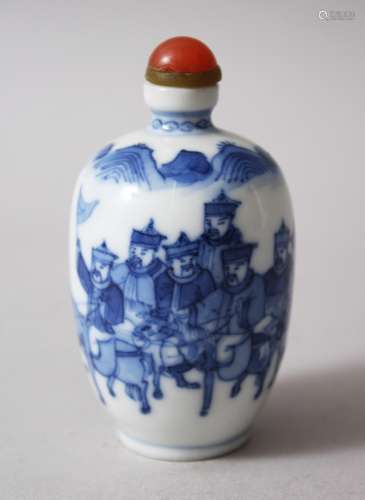 AN 18TH CENTURY CHINESE BLUE & WHITE PORCELAIN SNUFF BOTTLE, the decoration of eight immortals in