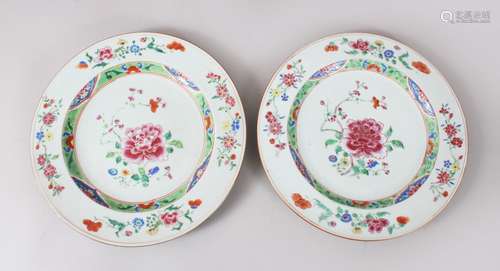 A GOOD PAIR OF 18TH CENTURY CHINESE FAMILLE ROSE EXPORT PORCELAIN PLATES, decorated with scenes of