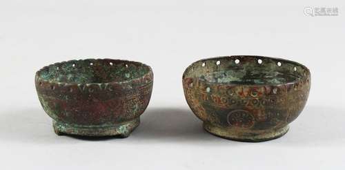 TWO 10TH CENTURY SMALL ISLAMIC GHAZNAVID BRONZE BOWLS, 7cm diameter.