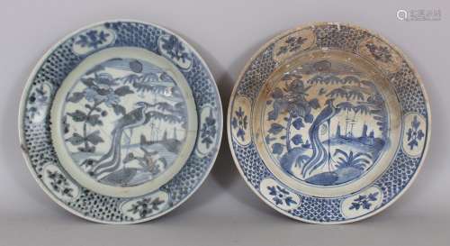 A PAIR OF CHINESE WANLI PERIOD BLUE & WHITE SHIPWRECK PORCELAIN PEACOCK DISHES. 27.9cm diameter. (