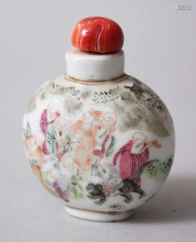 A 19TH CENTURY CHINESE FAMILLE ROSE PORCELAIN SNUFF BOTTLE, the body decorated with scenes of