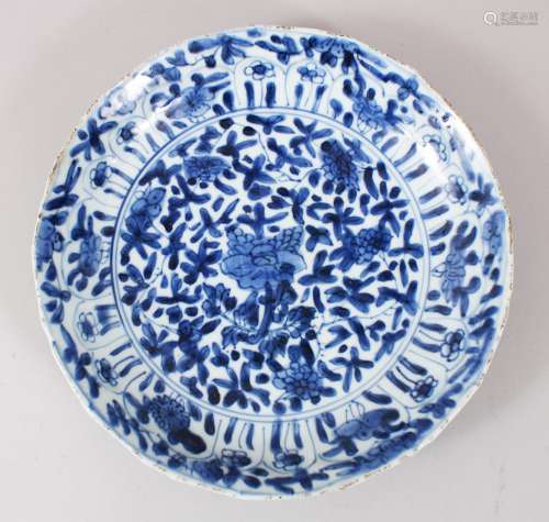 A GOOD CHINESE BLUE & WHITE KANGXI PORCELAIN PLATE, with a moulded rim and decorated with formal