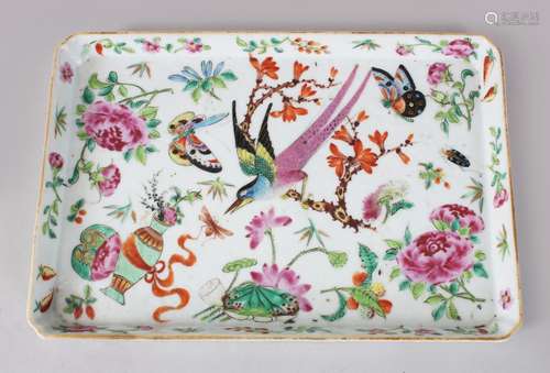 A GOOD 19TH CENTURY CHINESE CANTONESE FAMILLE ROSE PORCELAIN TRAY, the tray decorated with typical