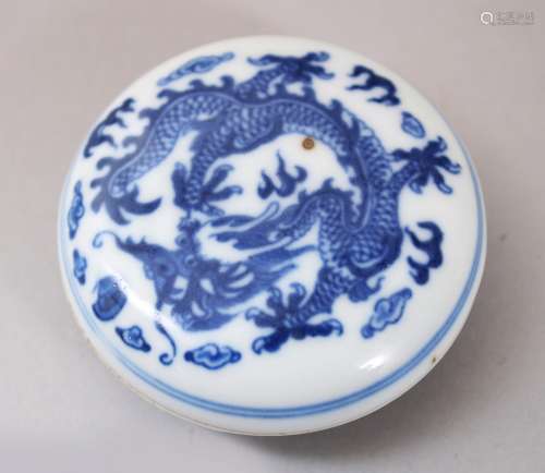 A 19TH / 20TH CENTURY CHINESE BLUE & WHITE PORCELAIN DRAGON INK BOX & COVER , the cover decorated