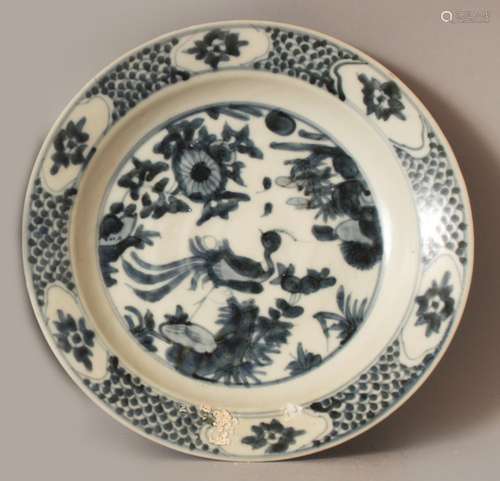 A SIMILAR CHINESE WANLI PERIOD BLUE & WHITE SHIPWRECK PORCELAIN PEACOCK DISH, 27.8cm diameter.