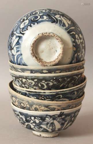 A GROUP OF SIX SIMILAR CHINESE LATE MING BLUE & WHITE SHIPWRECK PORCELAIN BOWLS. each approx. 14.8cm