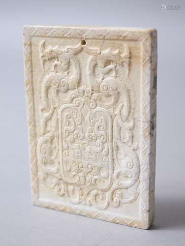 A GOOD 19TH / 20TH CENTURY CHINESE CARVED WHITE JADE DOUBLE DRAGON PEI PENDANT, both sides carved