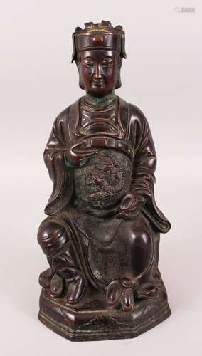 A GOOD CHINESE 19TH / 20TH CENTURY BRONZE FIGURE OF A SEATED EMPEROR, the bronze modeled seated with