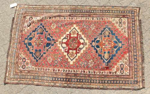 A VERY FINE ANTIQUE PERSIAN QASHQAI TRIBAL RUG, the centre with three motifs within an eleven row