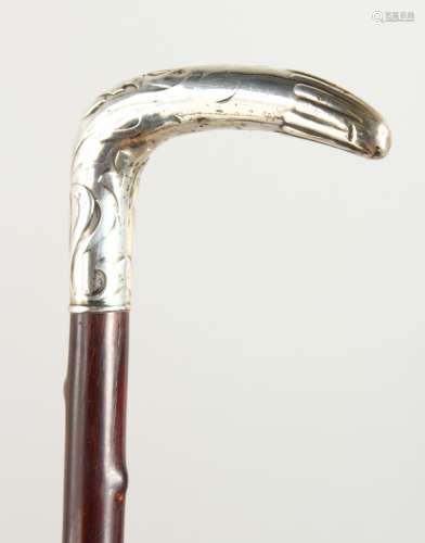 AN EARLY 20TH CENTURY WALKING STICK, with continental Art Nouveau silver handle. 89cms long.