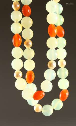 A LONG JADE TWO COLOUR NECKLACE with SIXTEEN PEARLS and gold clasp. 2ft 6ins long.