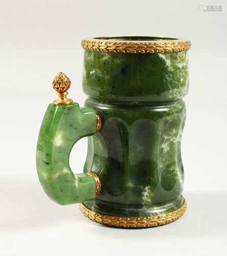 A SUPERB RUSSIAN JADE AND SILVER GILT TANKARD. Stamped 84. A. C. 1896. 12.5cms high.