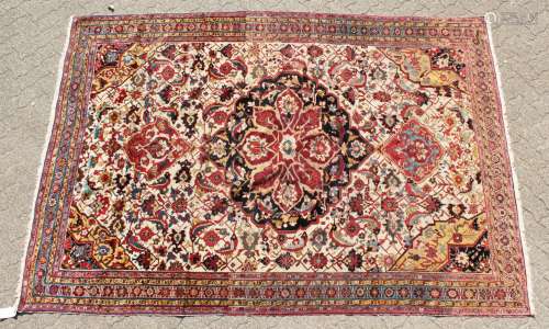 A VERY FINE AND RARE ANTIQUE 19TH CENTURY PERSIAN QASHQAI CARPET, with an allover floral pattern and