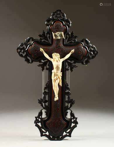 A SUPERB 19TH CENTURY ITALIAN CARVED IVORY CORPUS CHRISTI, on a carved and etched cross. Figure