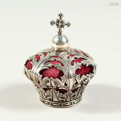 A NOVELTY SILVER CROWN PIN CUSHION. 3.5cms diameter.