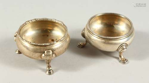 TWO GEORGE III CIRCULAR SALTS, each on three pad feet. London 1782 & 1789.