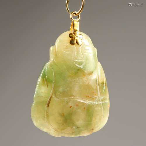 A GOLD MOUNTED JADE PENDANT.