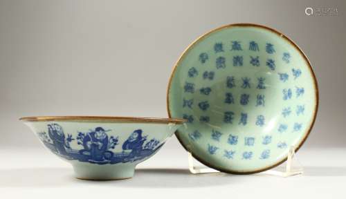 A PAIR OF CHINESE CIRCULAR BLUE AND WHITE BOWLS with calligraphy and figures, six character mark.