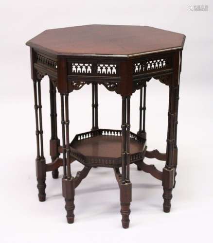 AN EDWARDIAN MAHOGANY OCTAGONAL SHAPED CENTRE TABLE, with pierced frieze, cluster column supports