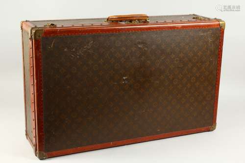 A LOUIS VUITTON BRASS BOUND CASE No. 083045, London & Paris. 2ft 6ins long x 1ft 6ins wide x 8.