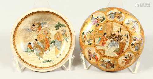 A GOOD SATSUMA CIRCULAR BOX AND COVER, the topw with a central panel of figures surrounded by