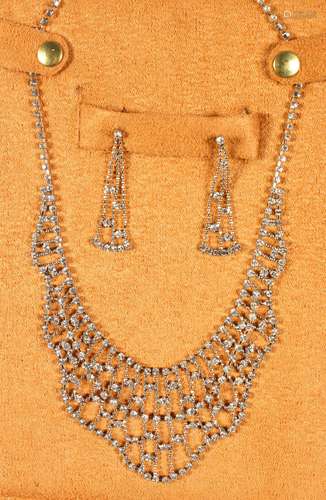 A VERY GOOD ART DECO DESIGN NECKLACE AND A PAIR OF DROP EARRINGS in a suede pouch.