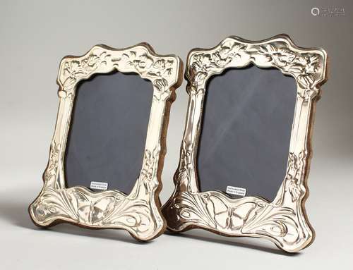 A PAIR OF ART NOUVEAU SILVER PHOTO FRAMES.