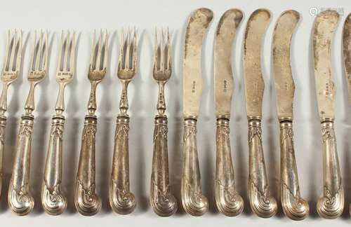 A SET OF TWELVE VICTORIAN PISTOL HANDLED KNIVES AND FORKS. Sheffield 1892.