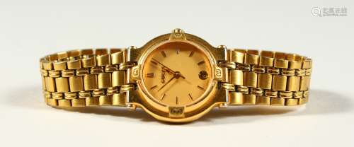 A LADIES STEEL GOLD COLOURED GUCCI WRISTWATCH.