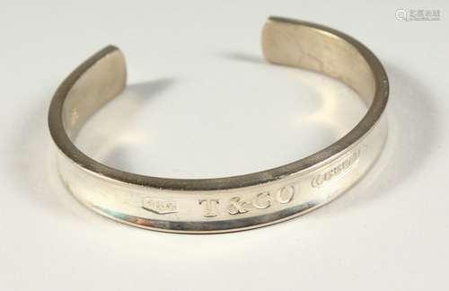 A TIFFANY & CO CIRCULAR BANGLE in original box.