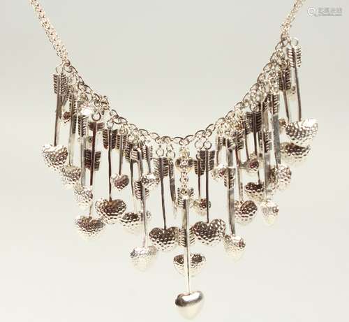 A LINKS of LONDON SILVER NECKLACE.