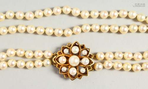 A VERY GOOD DOUBLE ROW PEARL CHOKER with 9ct gold and pearl clasp.