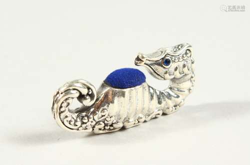 A NOVELTY SILVER SEA HORSE PIN CUSHION. 4.5cms long.