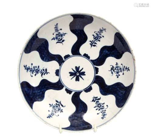 Lowestoft porcelain saucer dish, circa 1775, decorated with the Robert Browne pattern, 20cm diam,