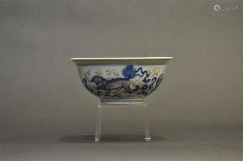 CHINESE PORCELAIN BLUE AND WHITE FAMILLE ROSE BEAST BOWL