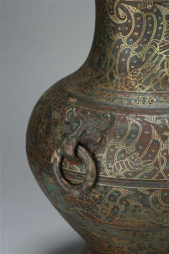 CHINESE GOLD INLAID BRONZE LOOPED HANDLE VASE WARRING PERIOD