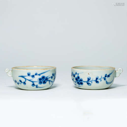 PAIR OF CHINESE PORCELAIN BLUE AND WHITE FLOWER BIRD FOOD FEEDER