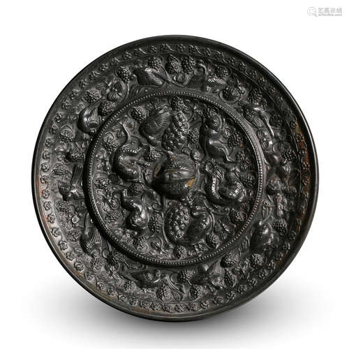 CHINESE BRONZE BEAST AND GRAPE ROUND MIRROR