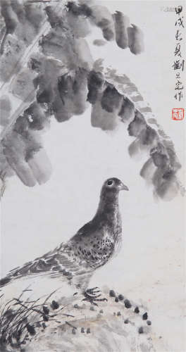 CHINESE SCROLL PAINTING OF BIRD UNDER LEAF